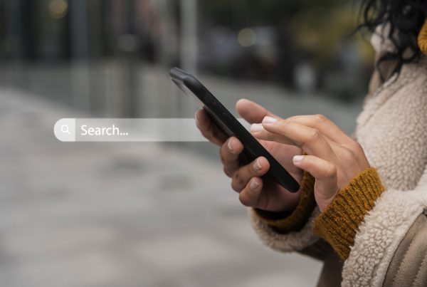 Estrategia combinada de SEO y Google Ads para generar clientes de forma inmediata y sostenible con ClickStudio.